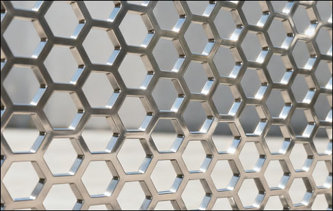 316 stainless steel hexagonal perforated sheet for marine and outdoor architectural uses.